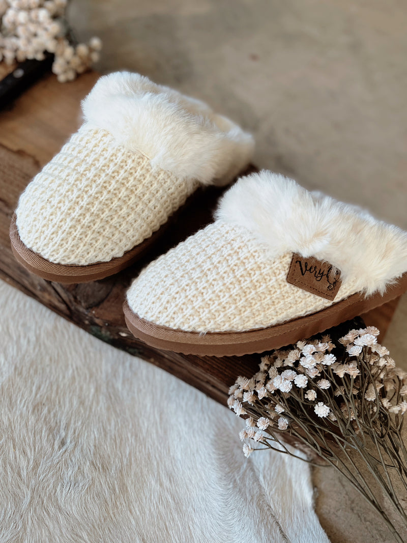 Very G White Sweater Knit Fuzzy Slippers | shirtandskin