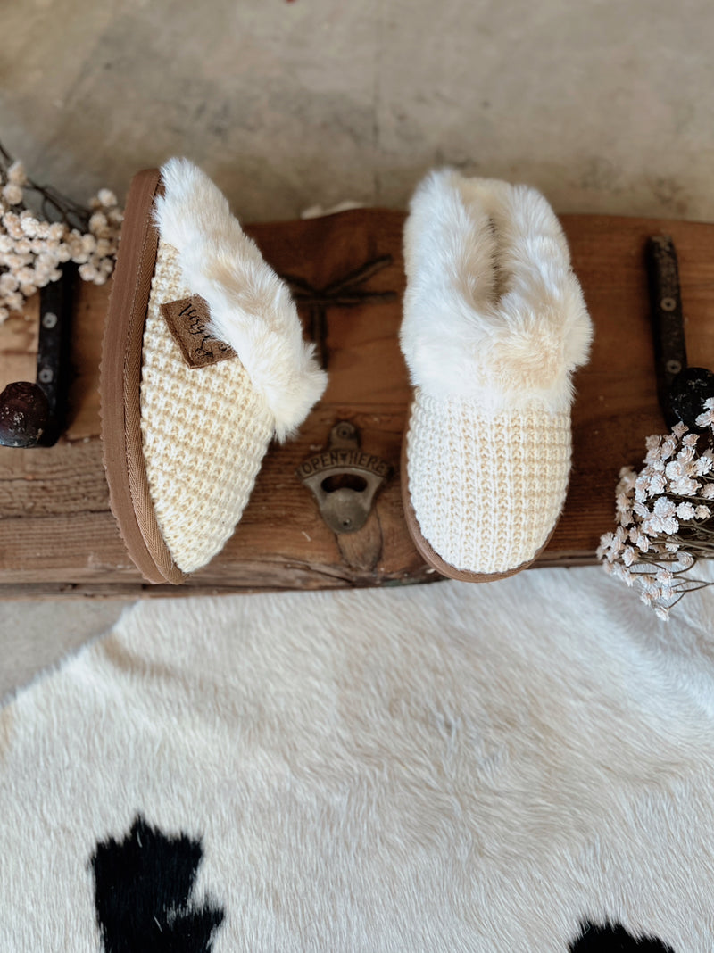 Very G White Sweater Knit Fuzzy Slippers | shirtandskin