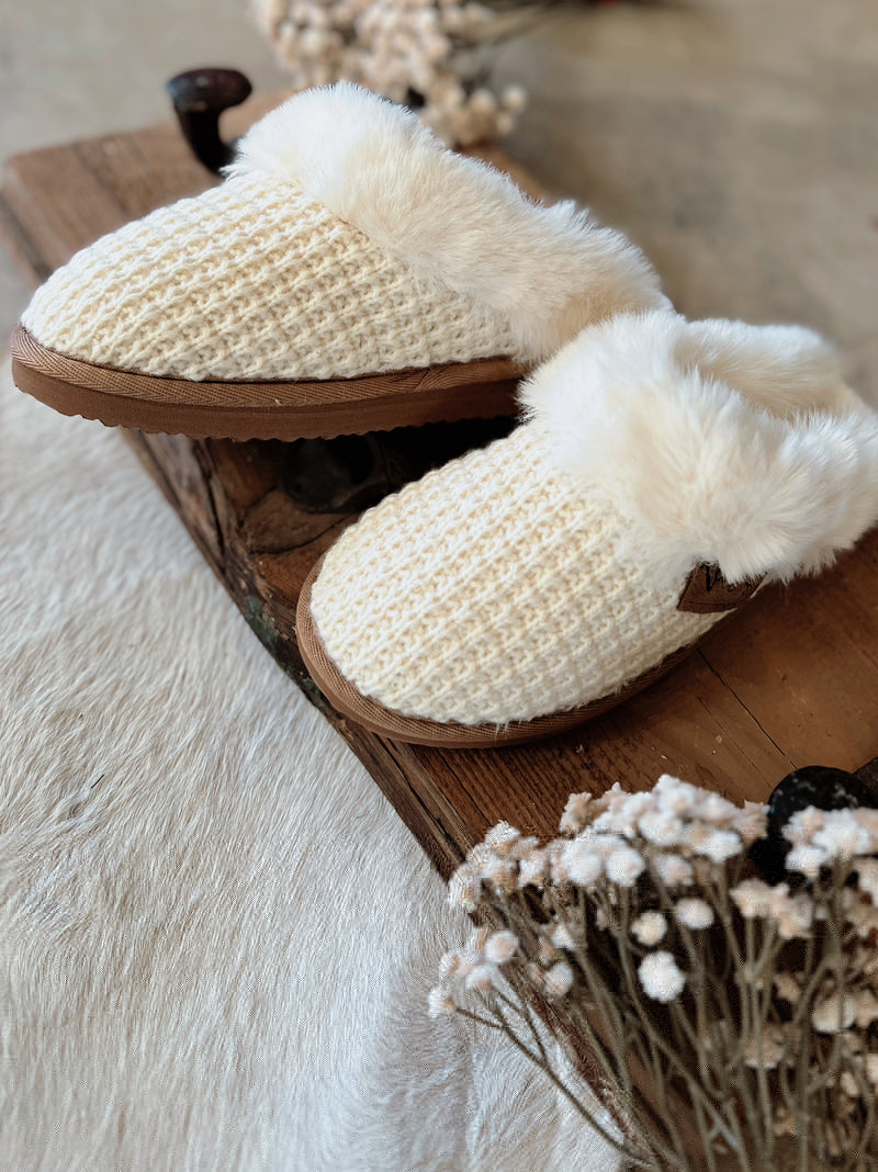 Very G White Sweater Knit Fuzzy Slippers | shirtandskin